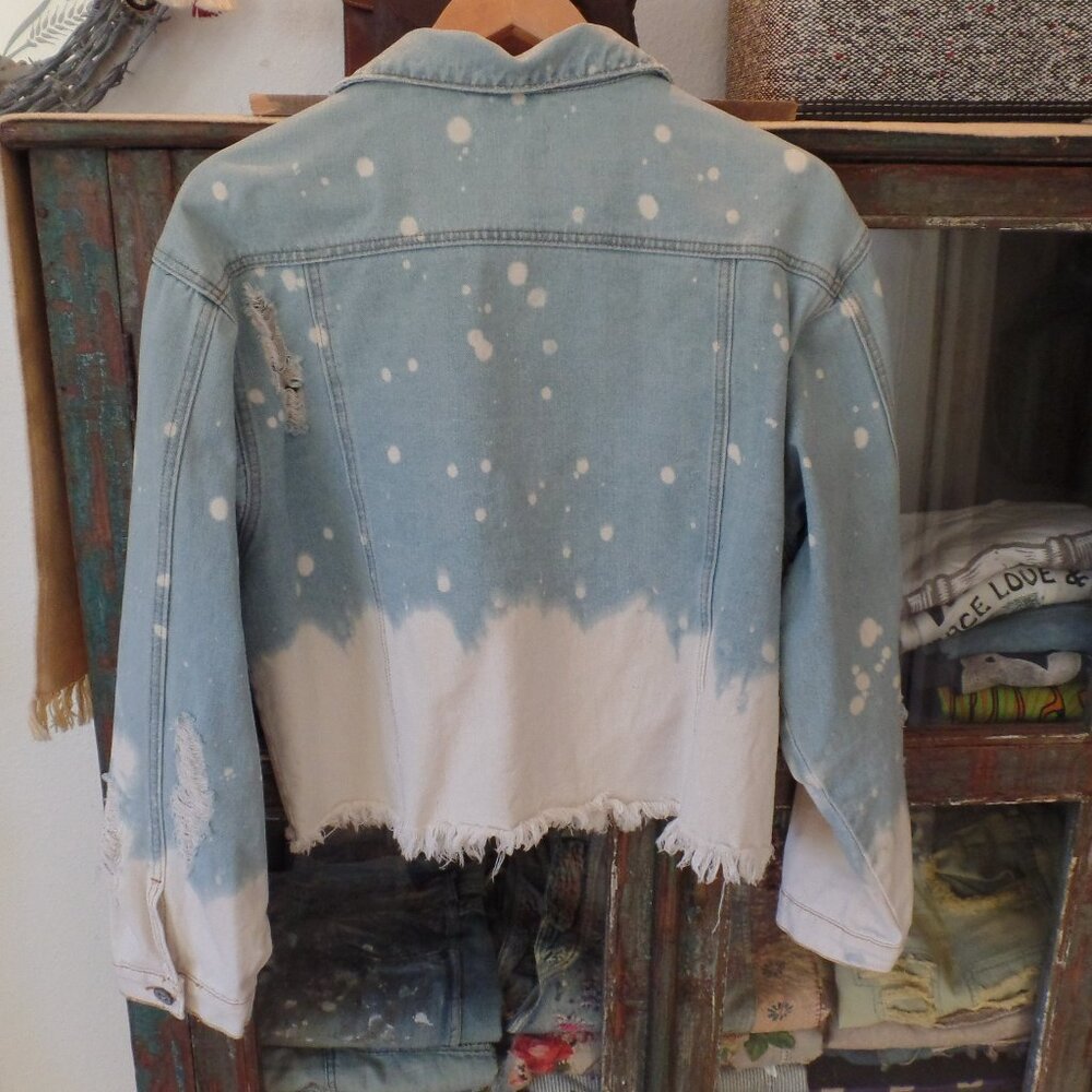 Umgee Denim Bleach Distressed Jean Jacket NWT LARGE - Picture 3 of 11